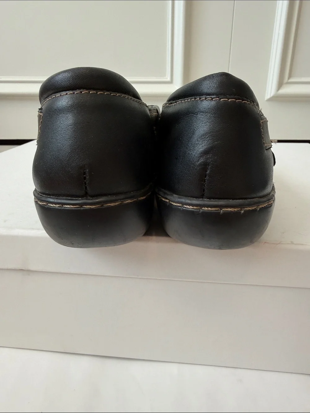 Clarks Ashland Spin Q Black Leather Mary Jane Flats with Strap